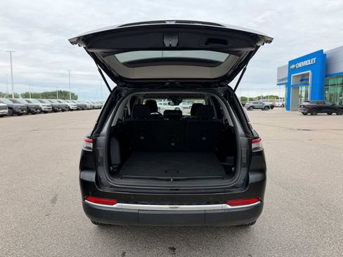 Used 2023 Jeep Grand Cherokee Laredo AWD/4WD image 14
