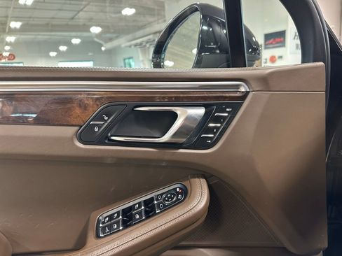 Used 2016 Porsche Macan Turbo image 13