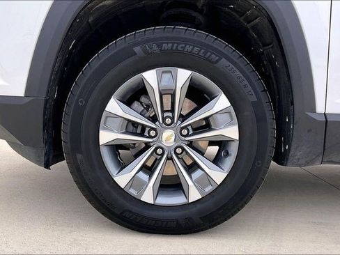 Used 2025 Chevrolet Equinox LT image 9