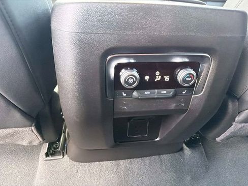 Used 2025 GMC Yukon Elevation image 16