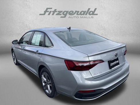 Used 2024 Volkswagen Jetta SE FWD image 8