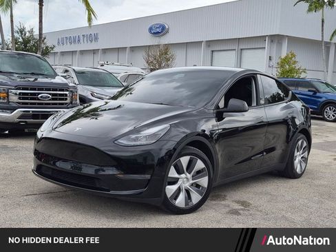 Used 2024 Tesla Model Y Long Range AWD/4WD image 1
