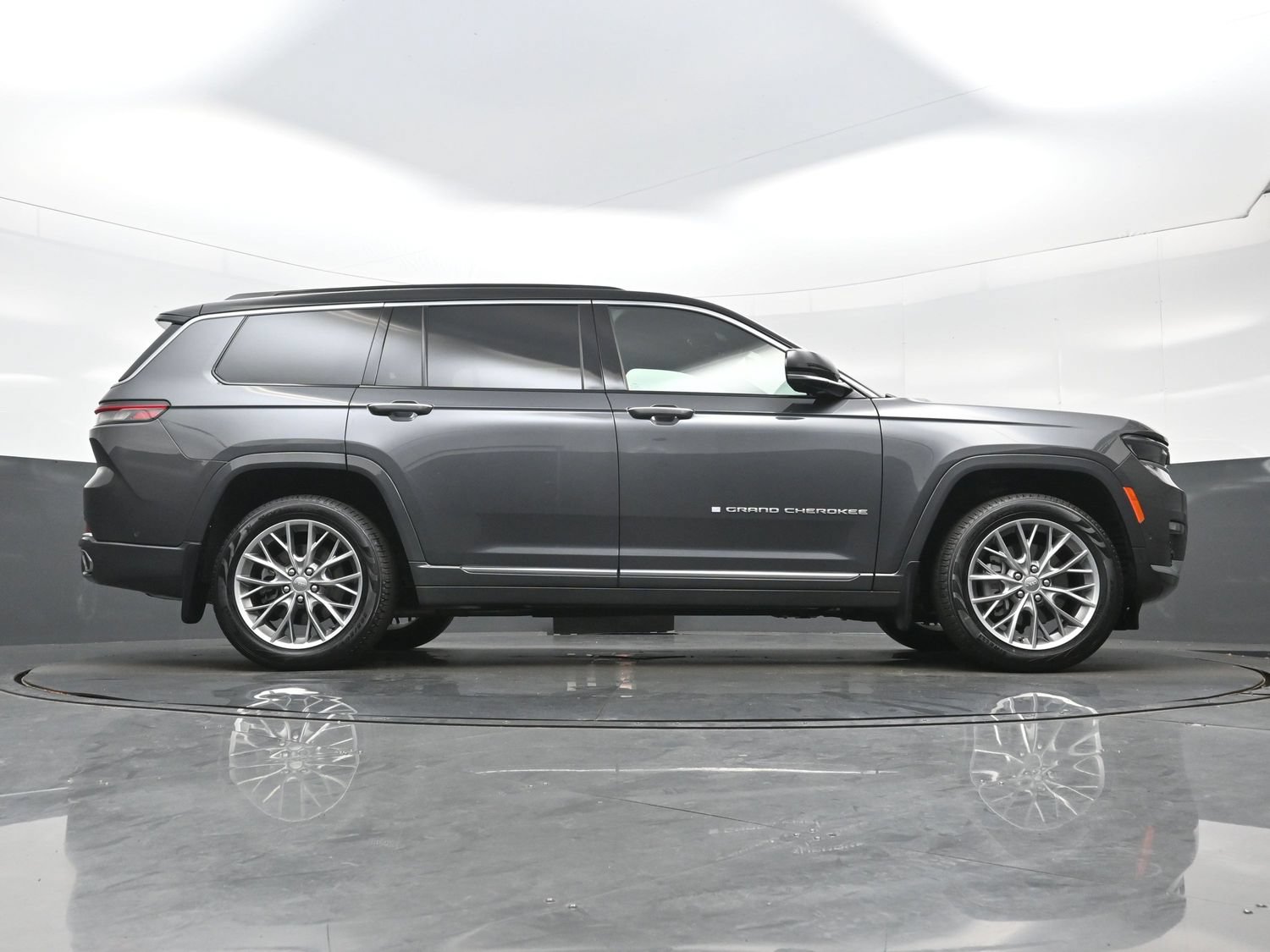 Used 2025 Jeep Grand Cherokee L Summit w/ MOPAR Finishing Package AWD/4WD image 37