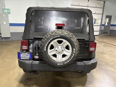 Used 2017 Jeep Wrangler Sport image 9