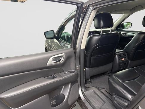 Used 2017 Nissan Pathfinder SL AWD/4WD image 14