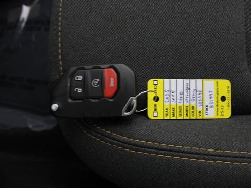 Used 2025 Jeep Wrangler Unlimited Sahara AWD/4WD image 7