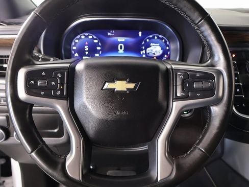 Used 2023 Chevrolet Suburban Premier image 3