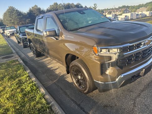 Used 2023 Chevrolet Silverado 1500 LT image 3