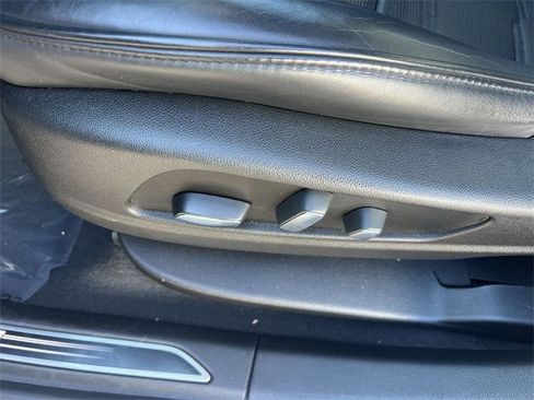 Used 2018 Cadillac XT5 Platinum image 12