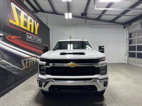 Used 2024 Chevrolet Silverado 2500 LT AWD/4WD image 30
