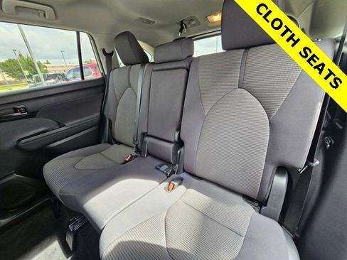 Used 2024 Toyota Highlander LE image 12