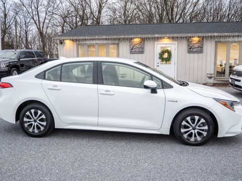 Used 2021 Toyota Corolla LE image 11