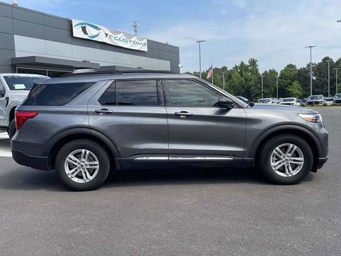 Used 2022 Ford Explorer XLT RWD image 3