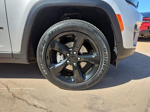 Certified 2023 Jeep Grand Cherokee Altitude AWD/4WD image 10