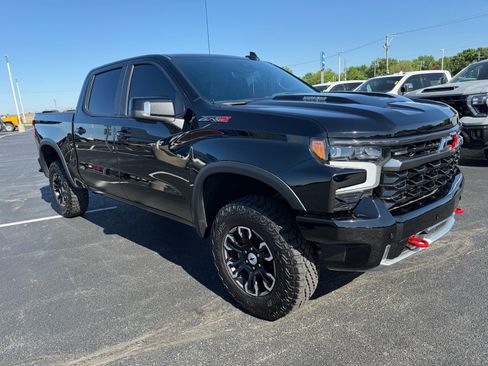 Used 2025 Chevrolet Silverado 1500 ZR2 w/ Technology Package AWD/4WD image 9
