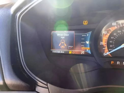 Used 2018 Ford Fusion SE w/ Equipment Group 201A FWD image 12