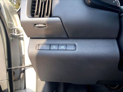 Used 2024 Nissan Pathfinder SL FWD image 36
