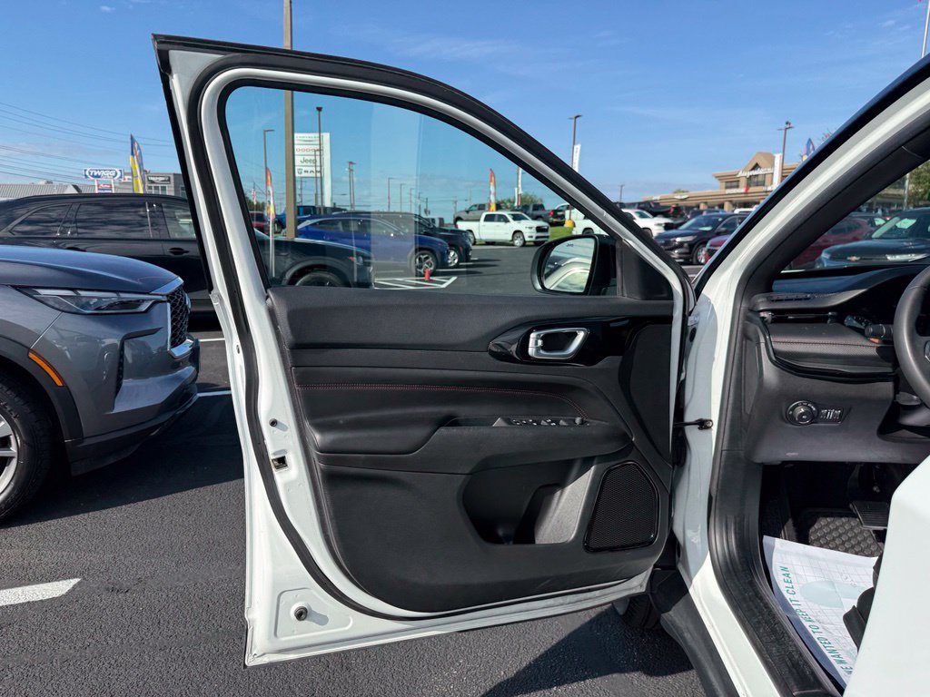 Used 2024 Jeep Compass Trailhawk AWD/4WD image 23