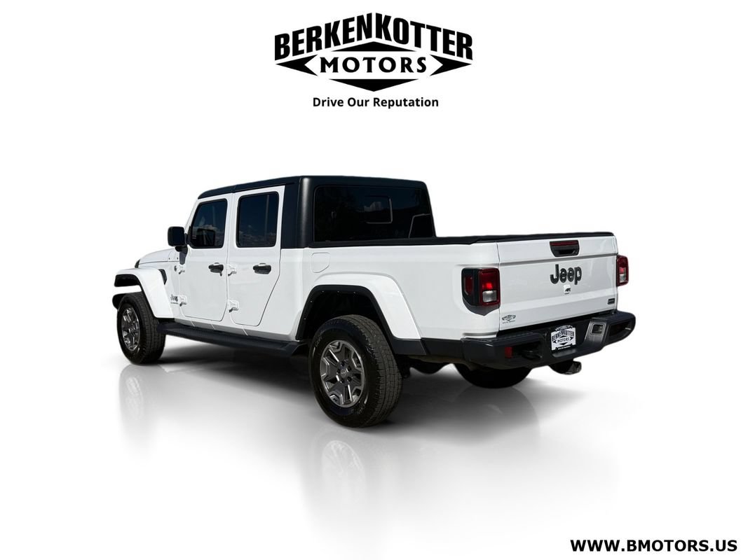 Used 2023 Jeep Gladiator Overland w/ Cold Weather Group AWD/4WD image 5