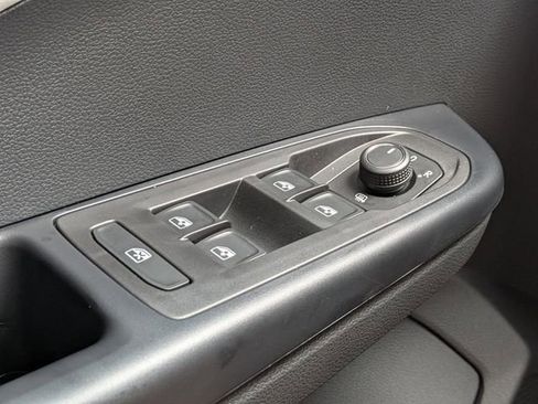 New 2026 Volkswagen Taos SE image 27