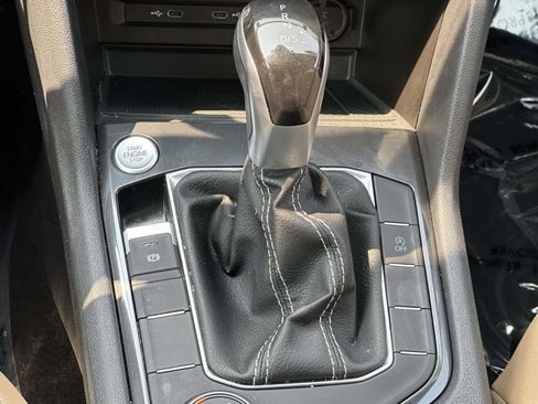 Used 2023 Volkswagen Tiguan SE w/ Panoramic Sunroof Package AWD/4WD image 22
