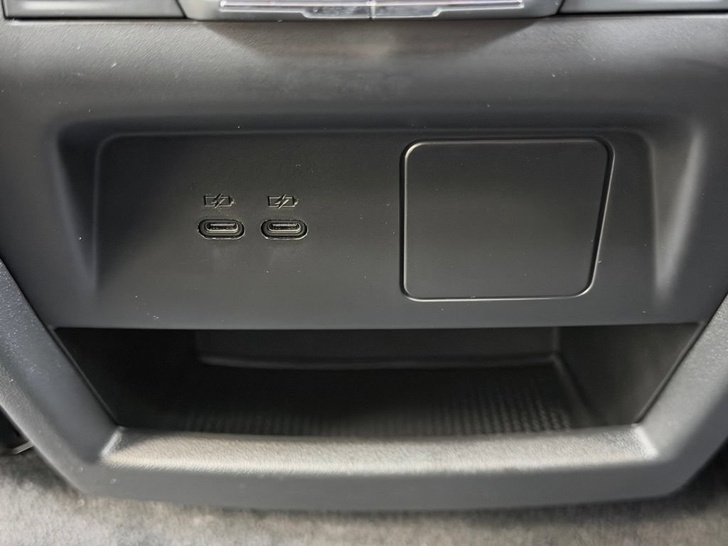 Used 2025 Chevrolet Traverse LT FWD image 27