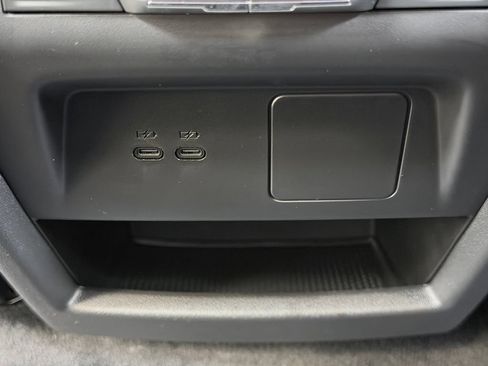 Used 2025 Chevrolet Traverse LT FWD image 27