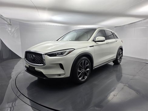 Used 2019 INFINITI QX50 Essential w/ Sensory Package image 8