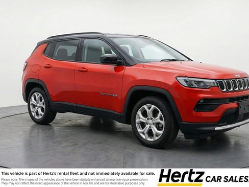 Used 2025 Jeep Compass Latitude AWD/4WD image 1