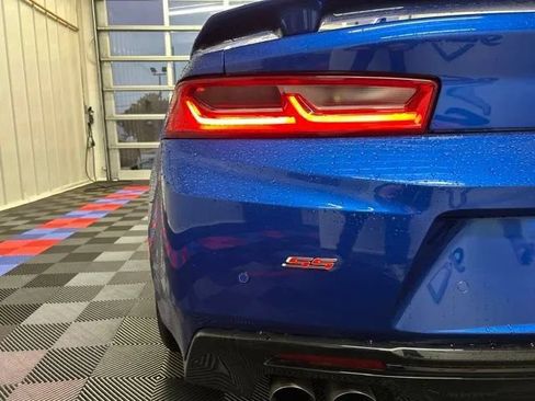Used 2018 Chevrolet Camaro SS RWD image 10