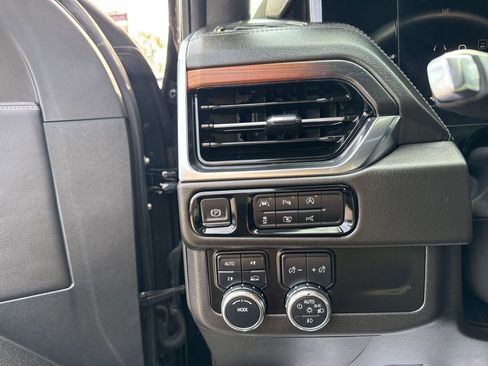 Used 2025 GMC Yukon XL Denali AWD/4WD image 11
