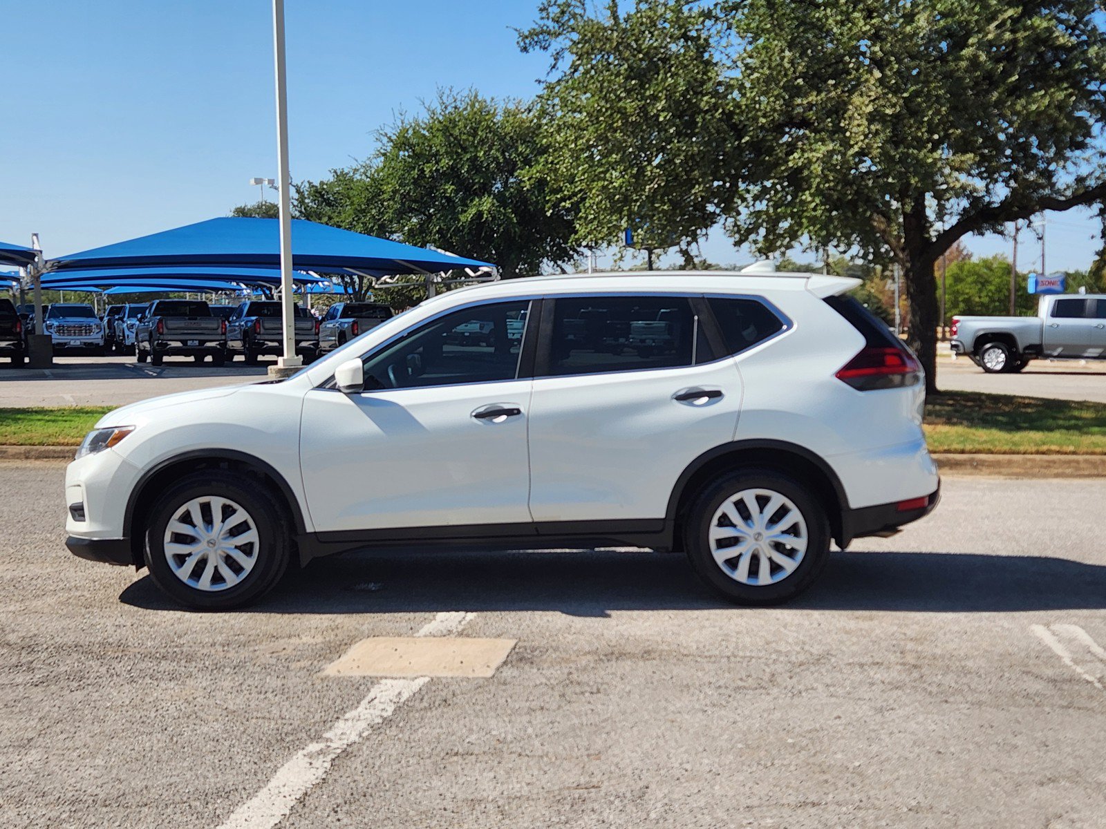 Used 2018 Nissan Rogue S FWD image 3