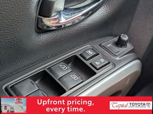 Used 2021 Nissan Titan SV w/ SV Convenience Package AWD/4WD image 16