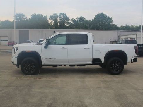 Used 2025 GMC Sierra 2500 AT4 AWD/4WD image 2