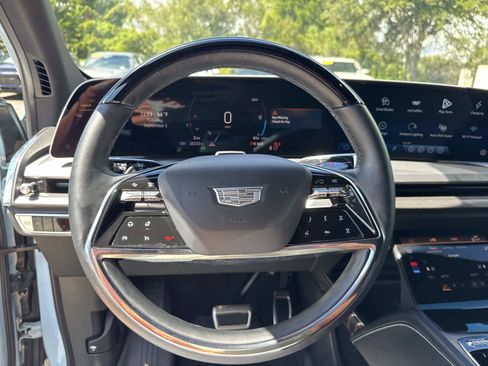 Used 2026 Cadillac Vistiq Premium Luxury w/ LPO, Floor Liner Package AWD/4WD image 14