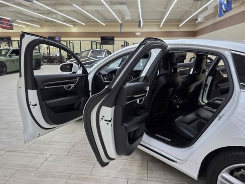 Used 2017 Volvo S90 T5 Momentum w/ Vision Package FWD image 16