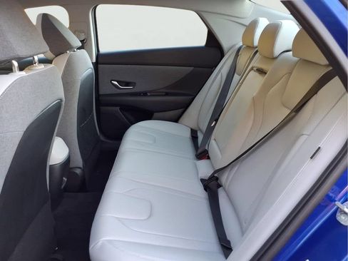 Used 2025 Hyundai Elantra Limited FWD image 23