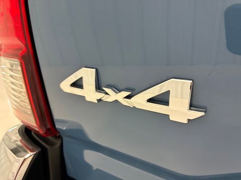 Used 2019 Toyota Tacoma SR5 AWD/4WD image 7