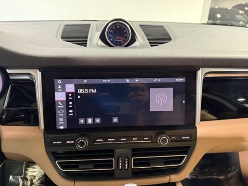 Used 2021 Porsche Macan S AWD/4WD image 31