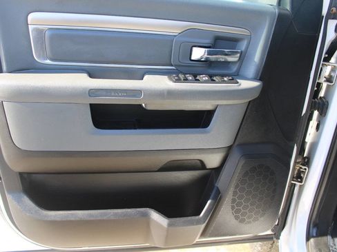 Used 2017 RAM 2500 SLT image 9