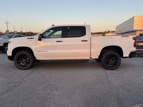New 2026 Chevrolet Silverado 1500 LT Trail Boss w/ LPO, Dark Essentials Package AWD/4WD image 4