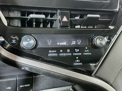 Used 2024 Toyota Camry SE FWD image 15