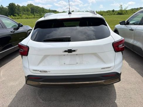Used 2024 Chevrolet Trax ACTIV w/ Sunroof Package FWD image 9