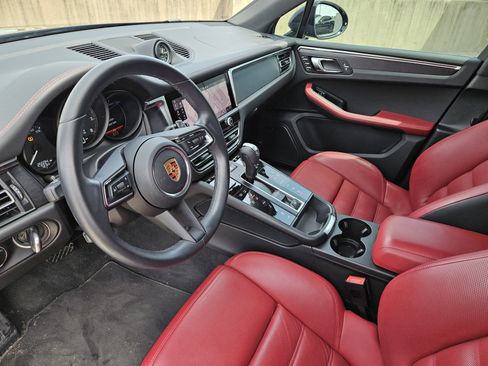 Certified 2023 Porsche Macan GTS image 4