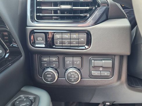 New 2026 GMC Yukon XL AT4 w/ AT4 Premium Plus Package AWD/4WD image 18