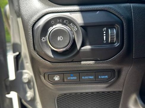Used 2023 Jeep Wrangler Unlimited Sahara w/ Cold Weather Group AWD/4WD image 40