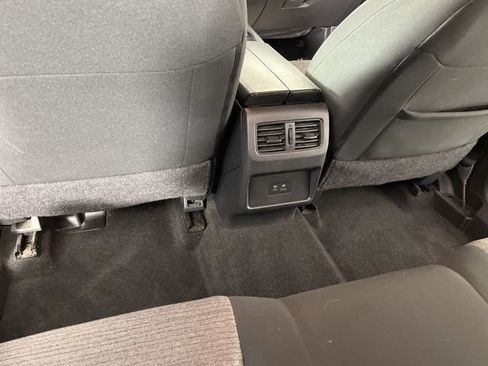 Used 2023 Nissan Rogue SV image 42