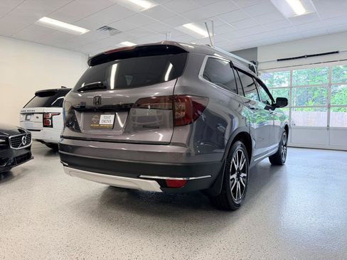 Used 2021 Honda Pilot Touring image 9