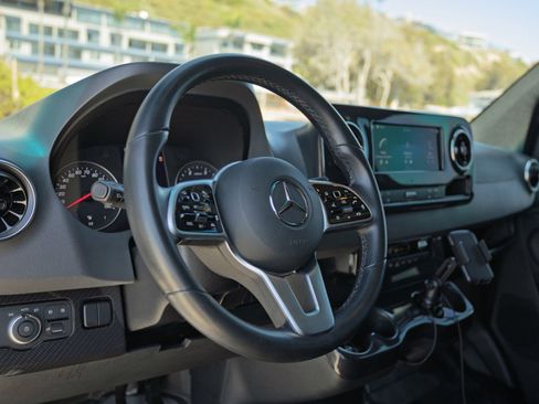 Used 2022 Mercedes-Benz Sprinter 2500 image 24