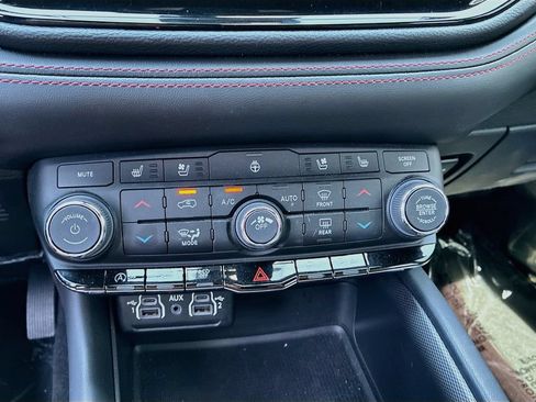 Used 2023 Dodge Durango GT RWD image 16